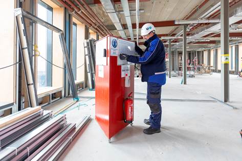 Veiligheidszuil BP Europoort verwijs timmerwerken